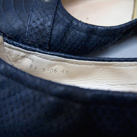 Snakeskin Ballet Flats in Navy Blue Round Toe with Buckle & Charm Size 11 Python - Picture 10 of 11